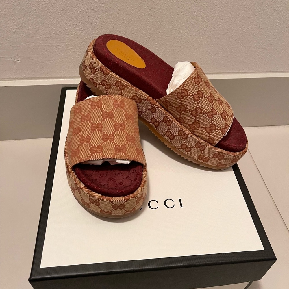 Gucci GG supreme platform sandals size 40